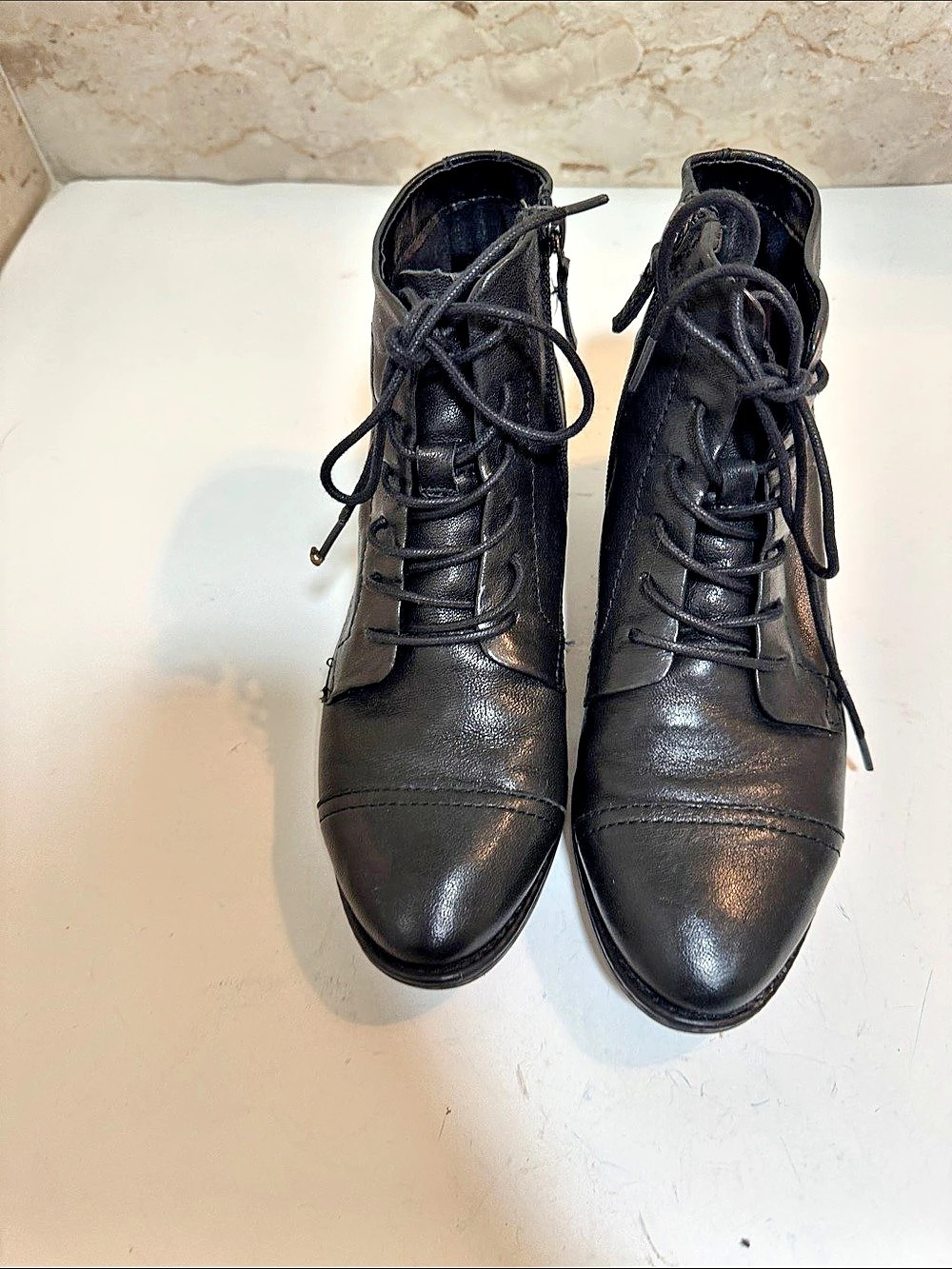 Comfortiva Cordia Leather Ankle Boot Boots - Black. EUC. Size 6M - Picture 2 of 10